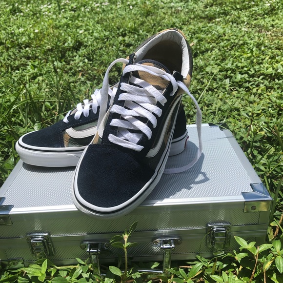 Vans - Picture 2 of 8